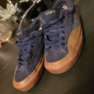 STRØYE Navy Suede Low-Top Sneakers with Gum Sole